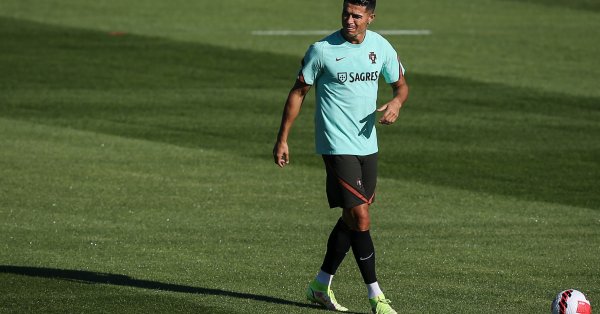 Кристиано Роналдо се присъедини към съотборниците си в националния отбор