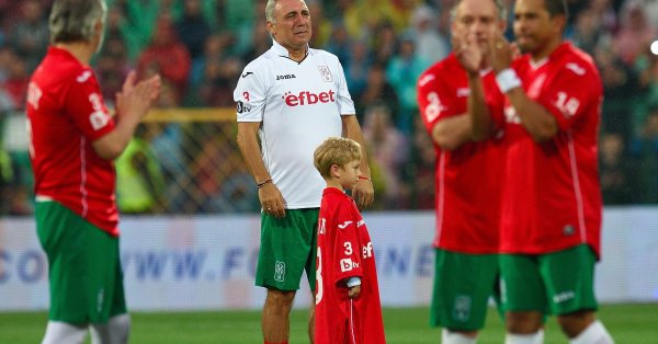 Мразя да влизам в мижавите дребни интриги на българския футбол