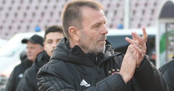 Треньорът на ЦСКА Стойчо Младенов почти сигурно ще направи промени