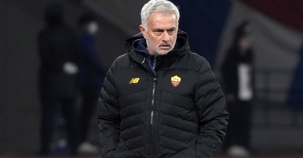 Наградата се връчва от 1996 г а Моуриньо е абсолютен