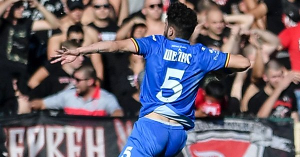 Спортно техническият щаб на Левски търси отбор на Христос Шелис пише