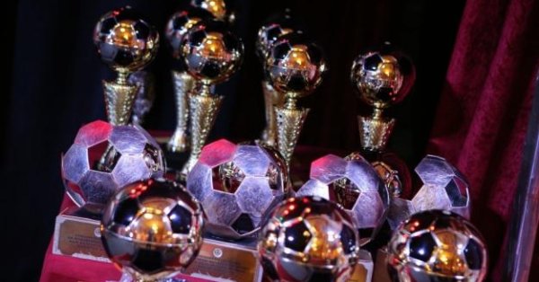 На церемонията ще стане ясна призовата тройка при българските футболисти