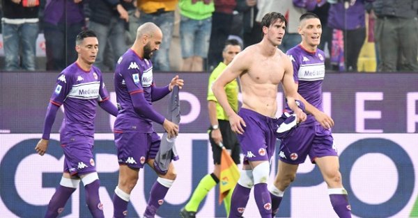 Фиорентина нанесе първо поражение на Милан в италианската серия А