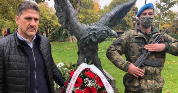 Ръководството на ЦСКА уважи празника на военния парашутист Изпълнителният директор
