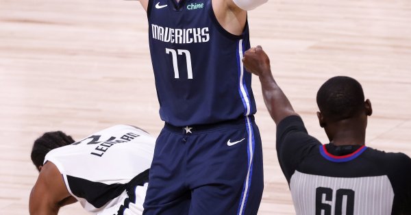 Това обаче не спира расизма но в обратния му вариант