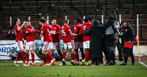 Нзила изкара последния сезон като преотстъпен в младежката формация на