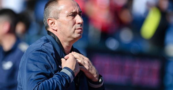 Треньорът на Левски Станимир Стоилов желае да привлече през зимата