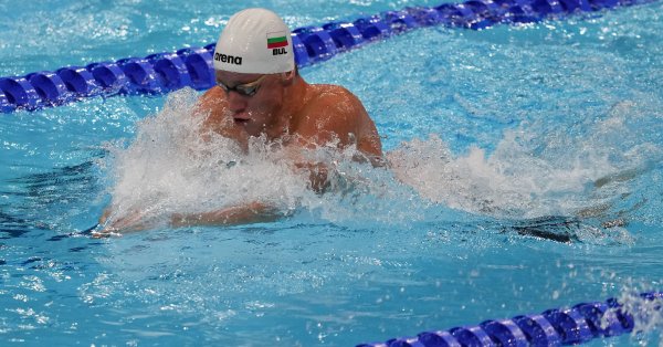Плувецът Любомир Епитропов се класира за полуфиналите на 200 м бруст