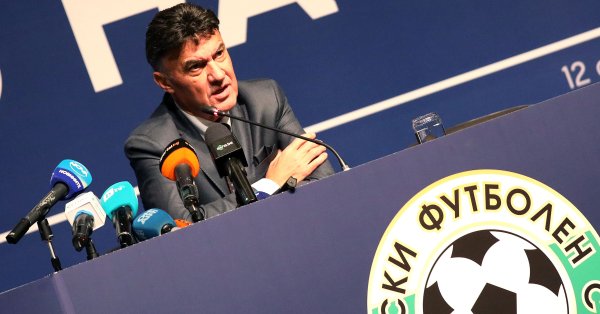 Президентът на Българския футболен съюз Борислав Михайлов поздрави националния отбор
