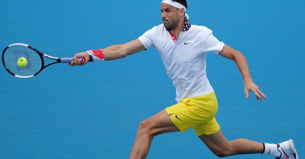 Срещата започва веднага след края на мача между №8 в