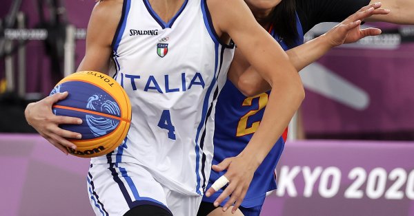 Най сексапилната баскетболистка в света италианката Валентина Виняли отказа кариера