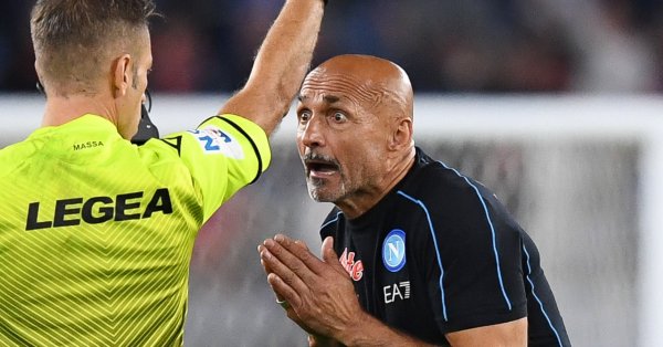 Треньорът на Наполи Лучано Спалети получи червен картон от съдията
