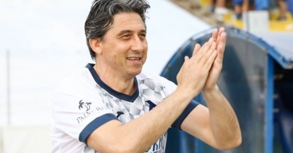 През пролетта на 2004 се завръща в Левски Във втория