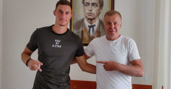 Нападателят Андриан Краев продължи договора си с ПФК Левски с