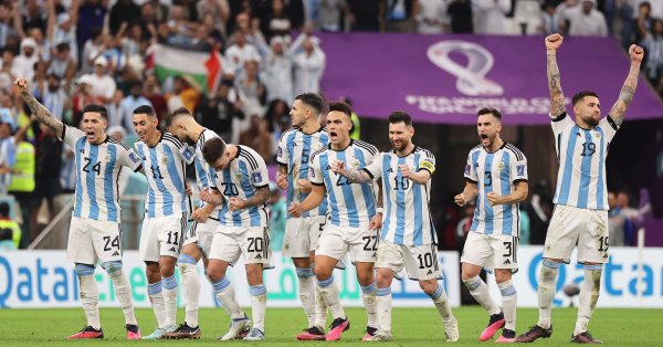 В продълженията Аржентина отново натисна като особено в заключителните минути