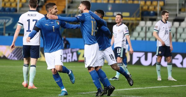 Италия постигна лесна победа с 2 0 над Северна Ирландия
