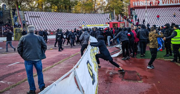 Привържениците на Локомотив провокираха феновете в сектор А с обиди