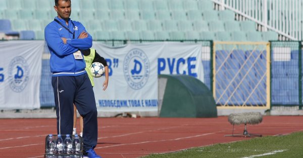 Веселин Великов е новият старши треньор на Етър Двете страни