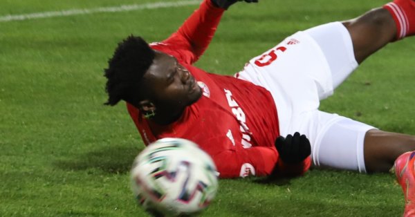 Таранът на армейците прави много силен сезон като е голмайстор